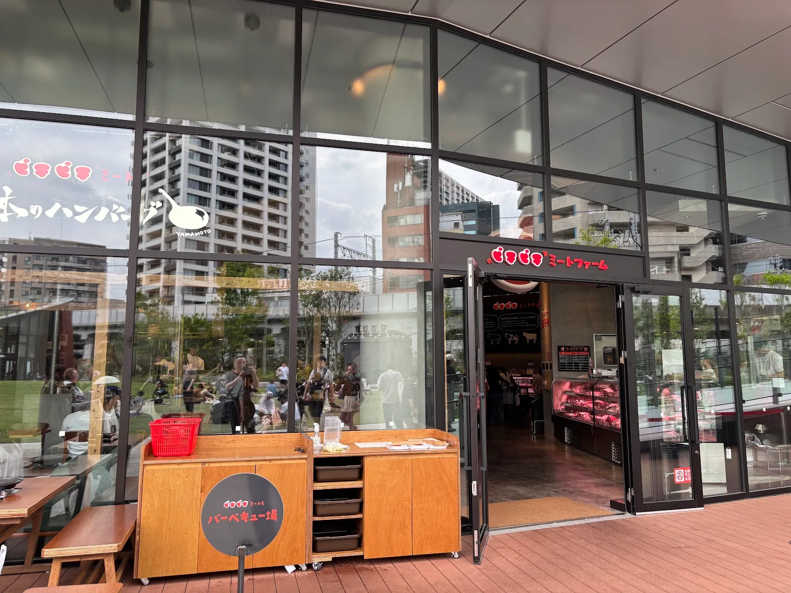 ピチピチミートで山本のハンバーグ